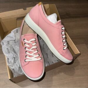 NEW Ecco Women's Soft Pink Leather-feel Sneakers